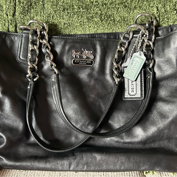 Coach shoulder tote - Picture 1 of 3